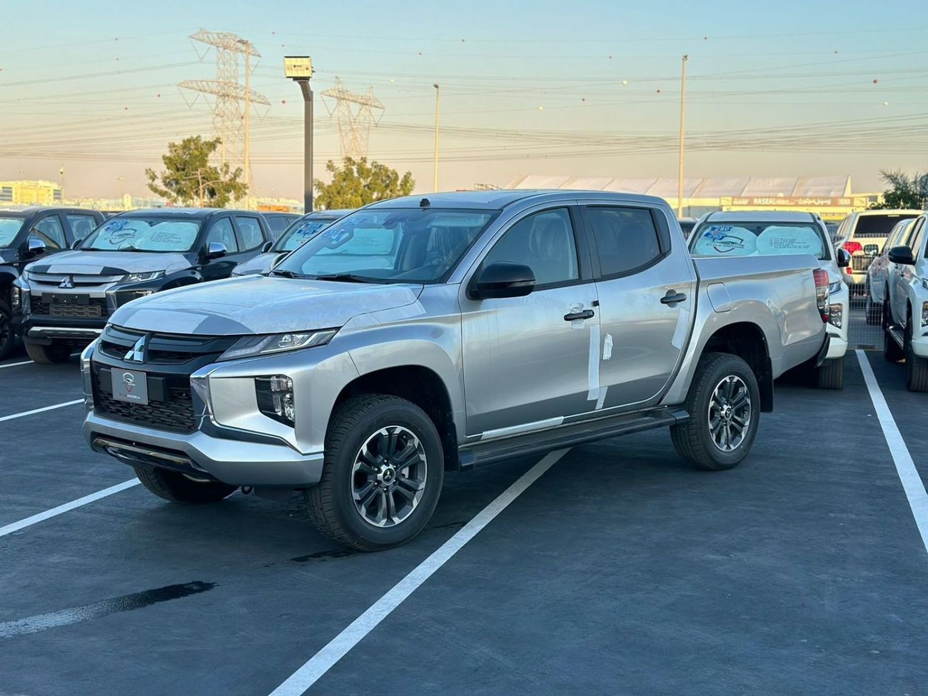 Mitsubishi L200 Mitsubishi L200 SPORTERO DIESEL - 2.4L - DOUBLE CABIN - 4X4 - A/T - POWER LOCKS AND POWER WINDOWS