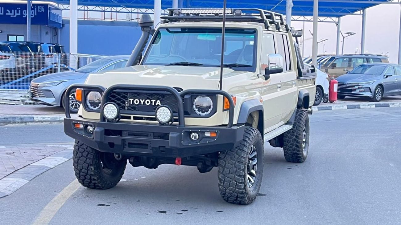 Toyota Land Cruiser Pick Up Heavy Duty Double Cabin Pickup RHD 4.5L 1VD-FTV V8 Diesel Engine Manual Transmission 4WD 5 Seats 4 D