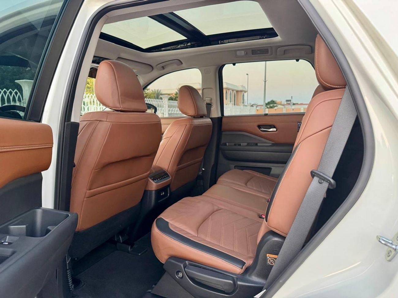 نيسان باثفايندر Pathfinder SL full option top of range GCC. Specs. Free accident.