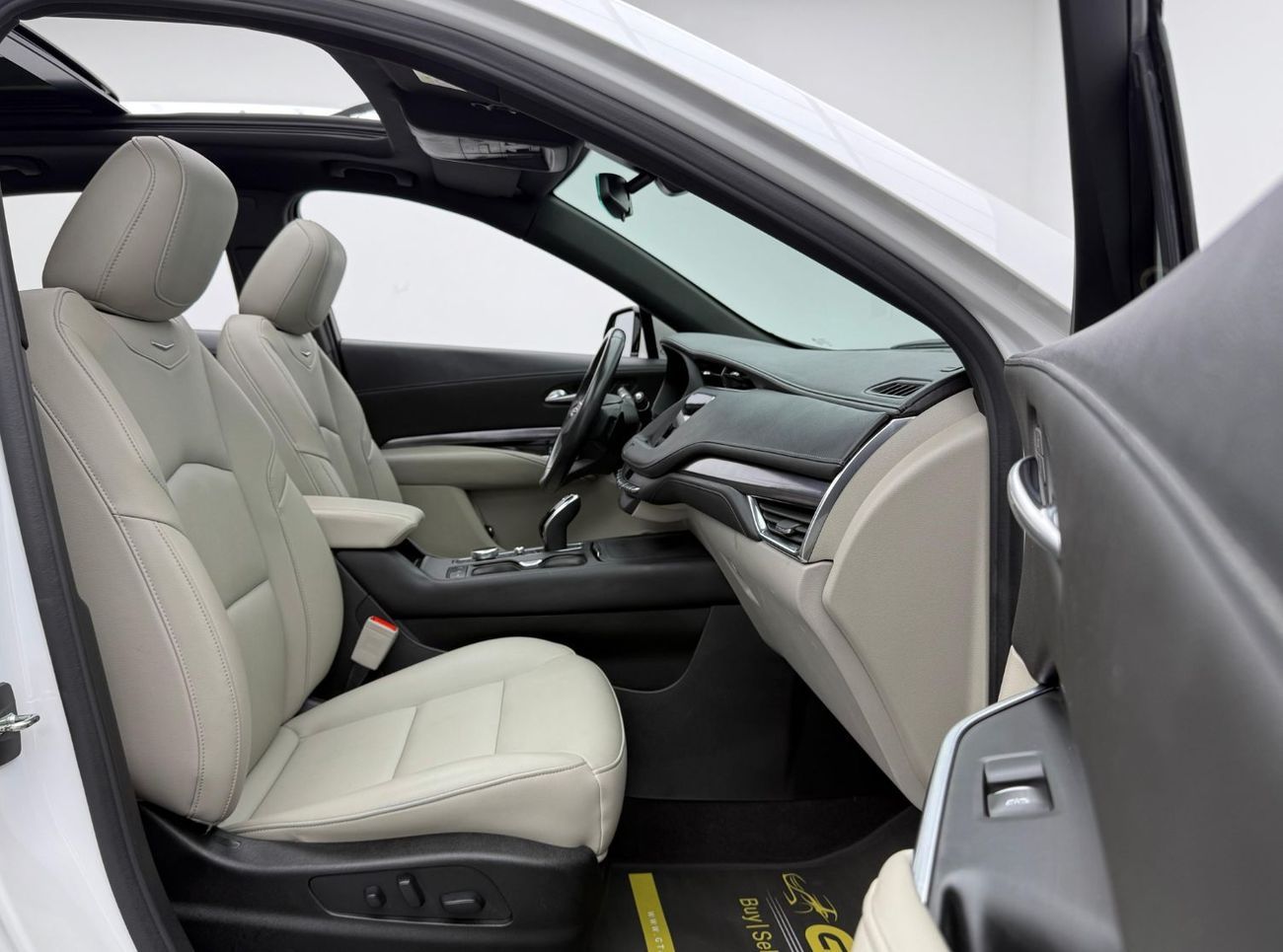 كاديلاك XT4 2022 Cadillac XT4 Luxury 350T, 2027 Cadillac Warranty + Service Pack, Excellent Condition, GCC