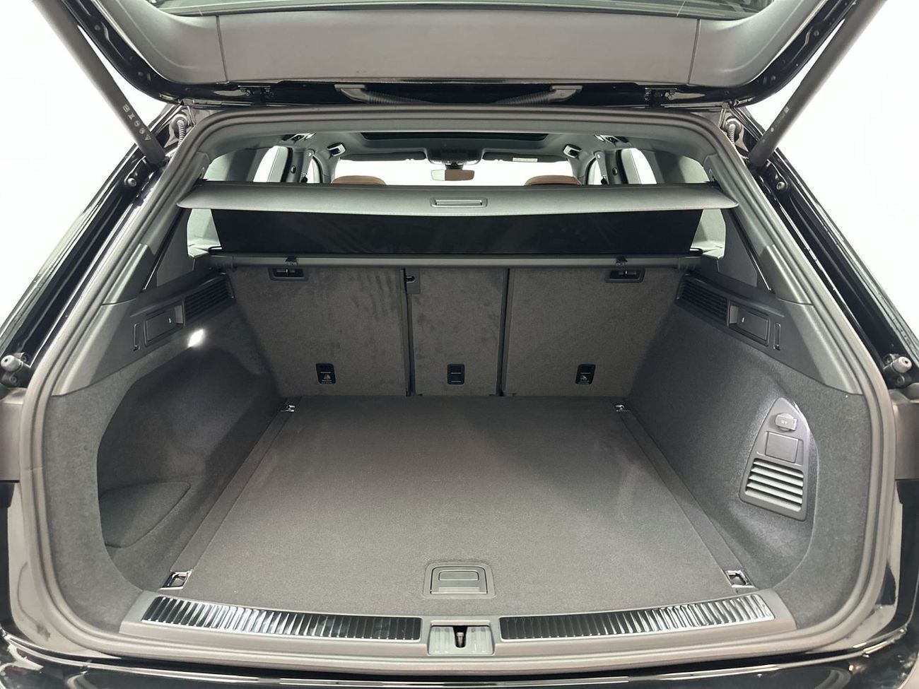 Volkswagen Touareg Touareg Elegance - Tirano (Ref#00417) / 39,100 AED SAVINGS from New Car