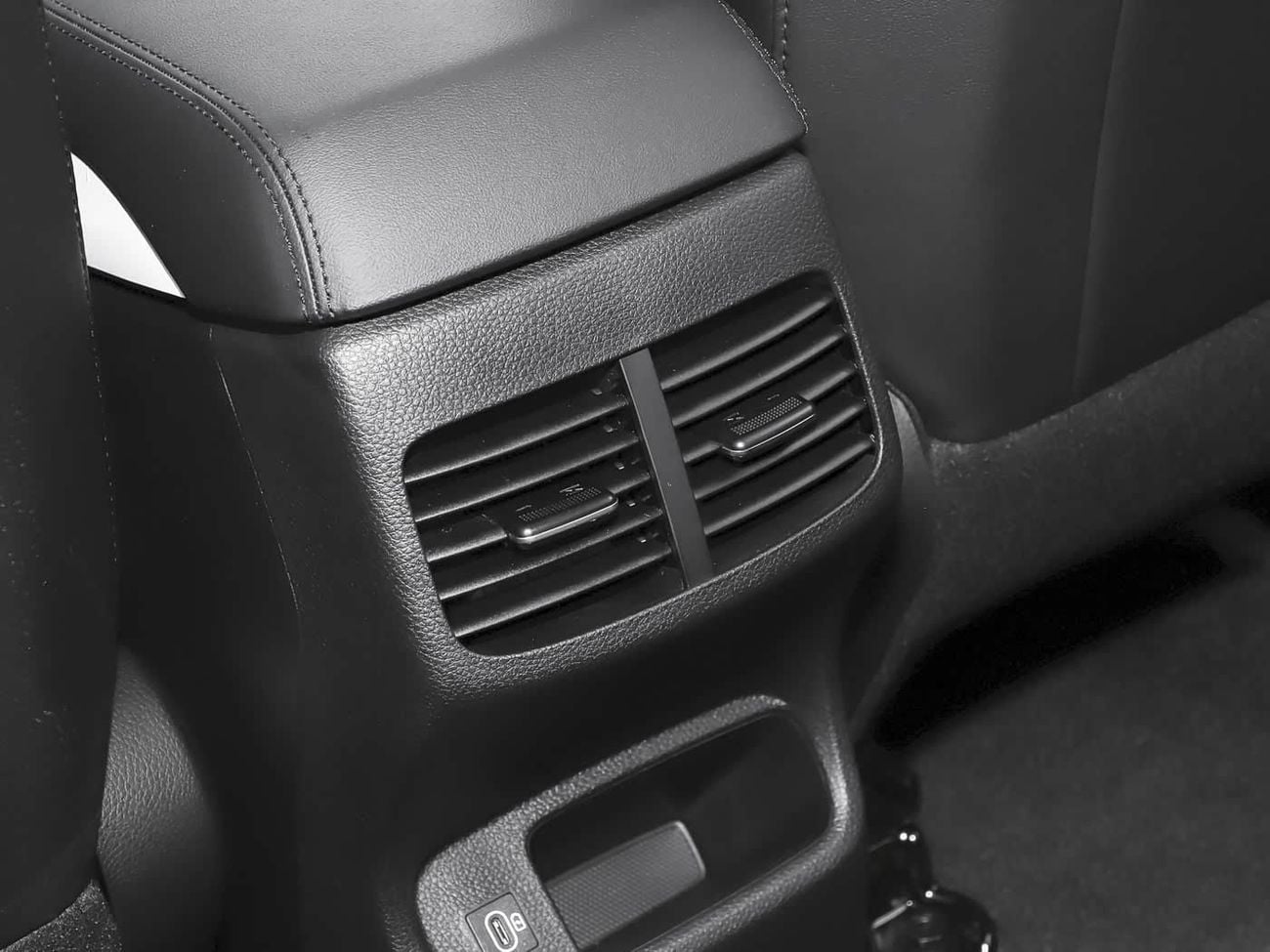 Kia Seltos Kia Seltos Premium 1.5L - White & Black Inside Black