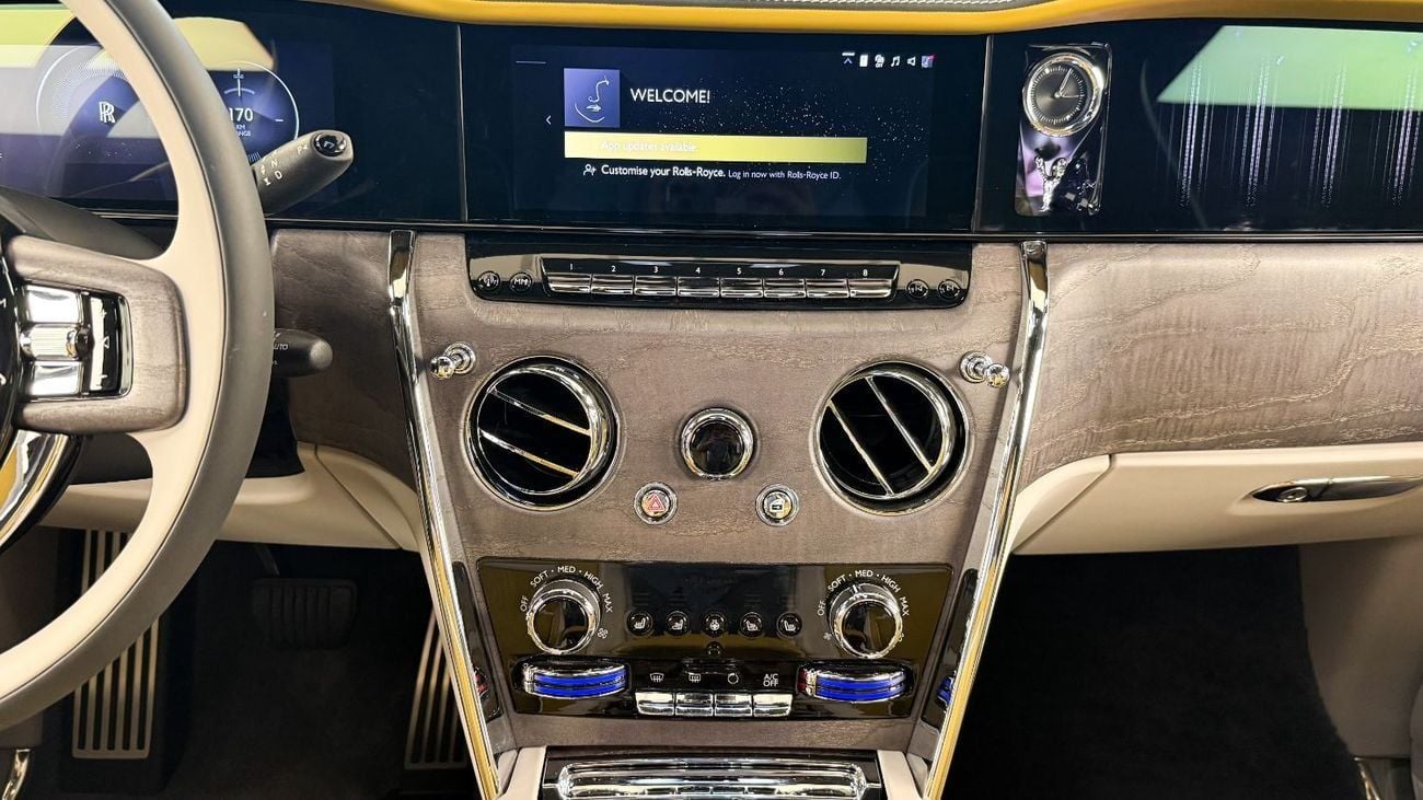 Rolls-Royce Cullinan Rolls Royce Cullinan Silver Badge - 2025 - Bespoke Color Edition