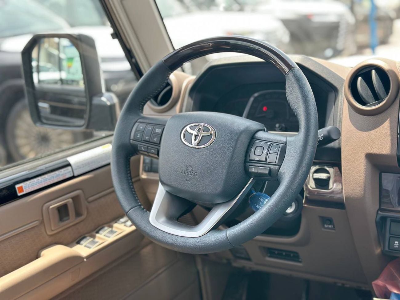 Toyota Land Cruiser 70 LC76 2.8L DSL A/T // 2026 // High Option With Radar , Dvd&Back Camera , Diff Lock , Winch // Special