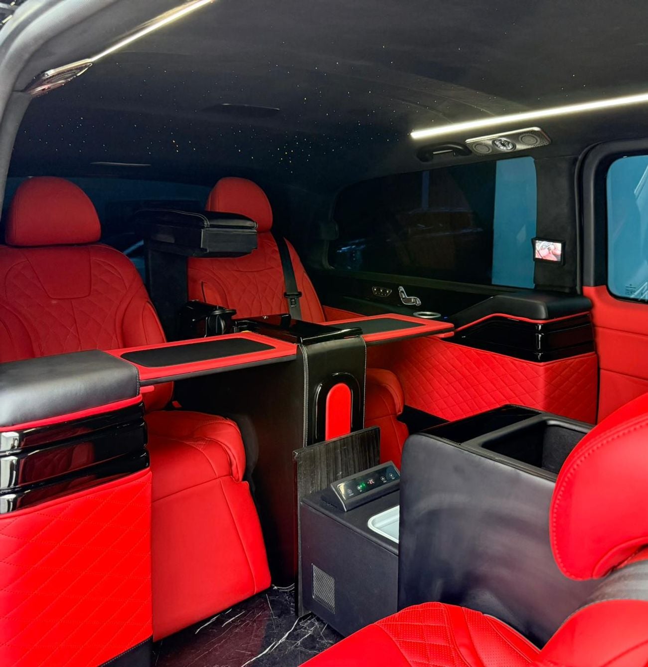 مرسيدس بنز V 250 2024 Mercedes Maybach V250, Warranty, Very Low Km, Fully Loaded, Excellent Condition, GCC