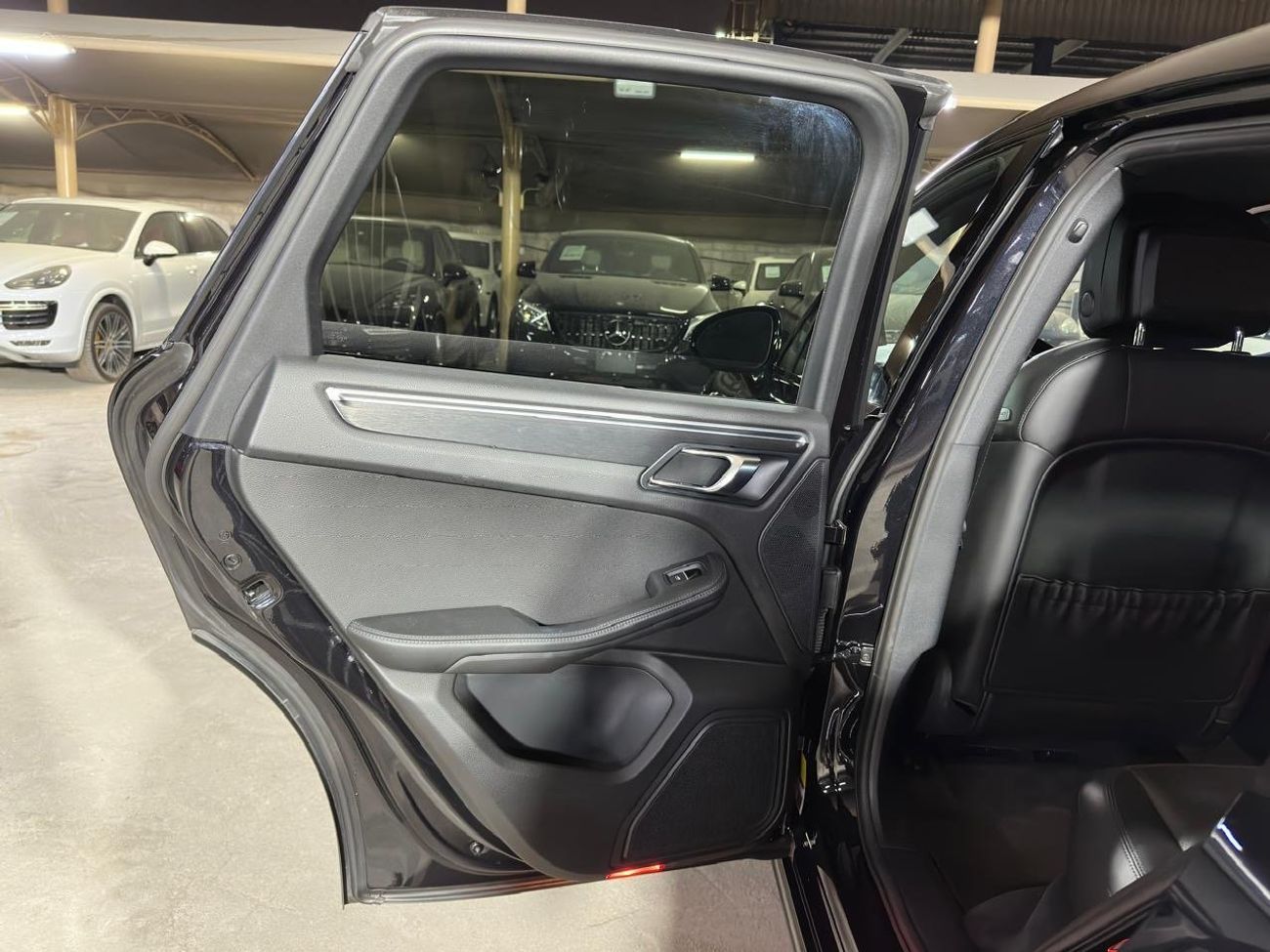 بورش ماكان GTS 3.0L (360 HP) PORSCHE MACAN GTS 2017 3.0 | SPORTS CHRONO PACKAGE | SPORTS EXHAUST SYSTEM | 21-IN