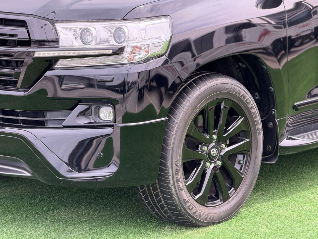 تويوتا لاند كروزر VXR+ 5.7L