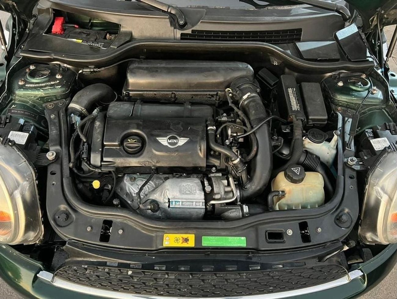 Mini Cooper S 2011 Mini Cooper Hardtop S class 1.6L V4 - 2 doors 4 seats Hatchback German Origin - 159,000 mileage