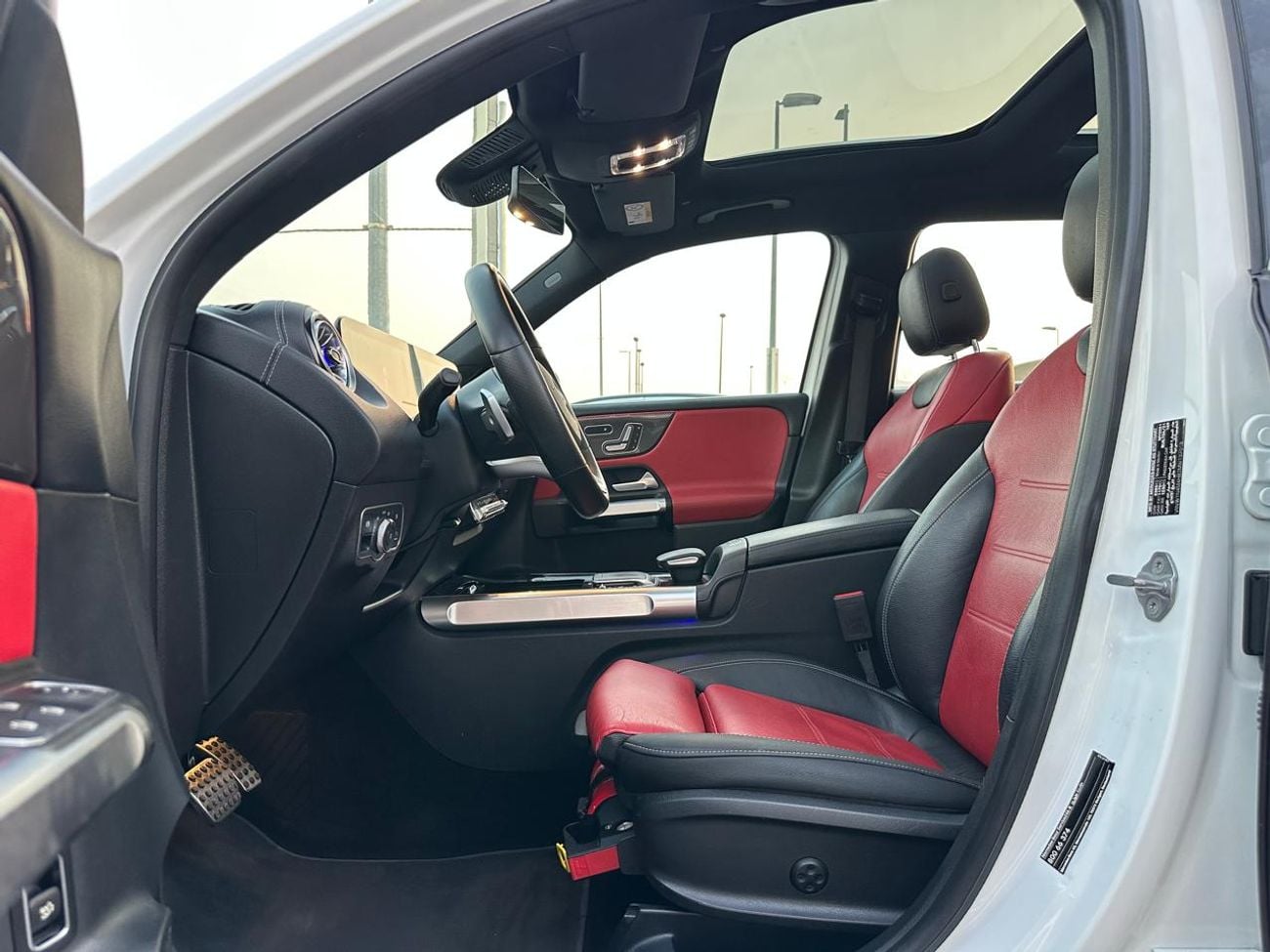 مرسيدس بنز GLB 250 Premium 2.0L (7 Seater)