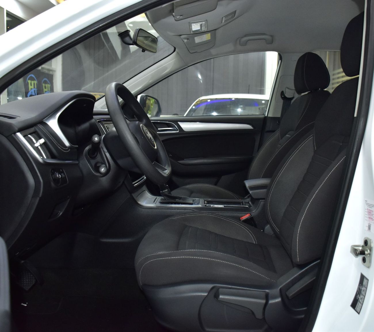 MG RX5 EXCELLENT DEAL for our MG RX5 ( 2022 Model ) in White Color GCC Specs