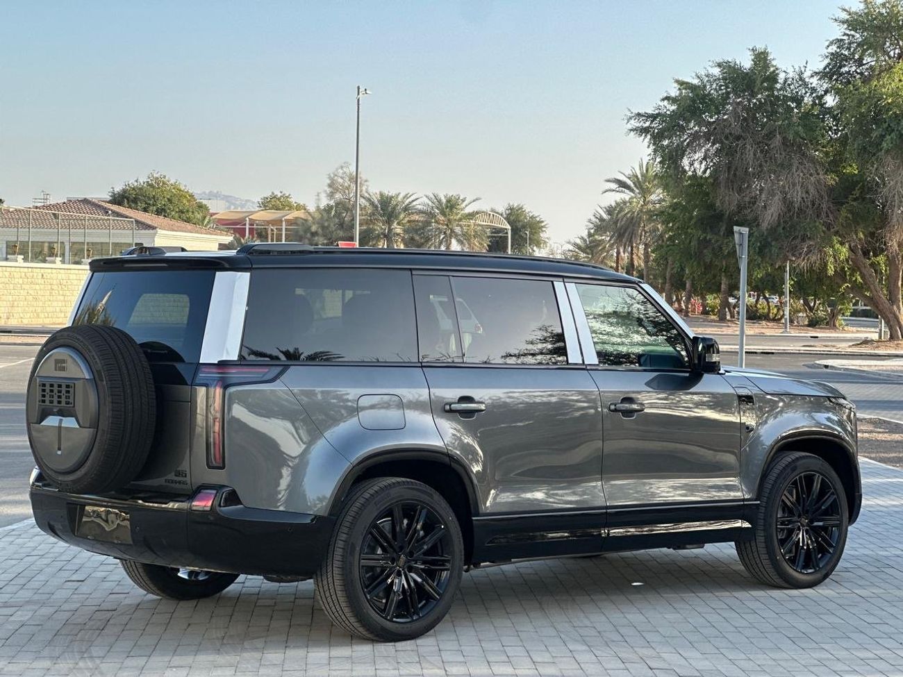 روكس أداماس