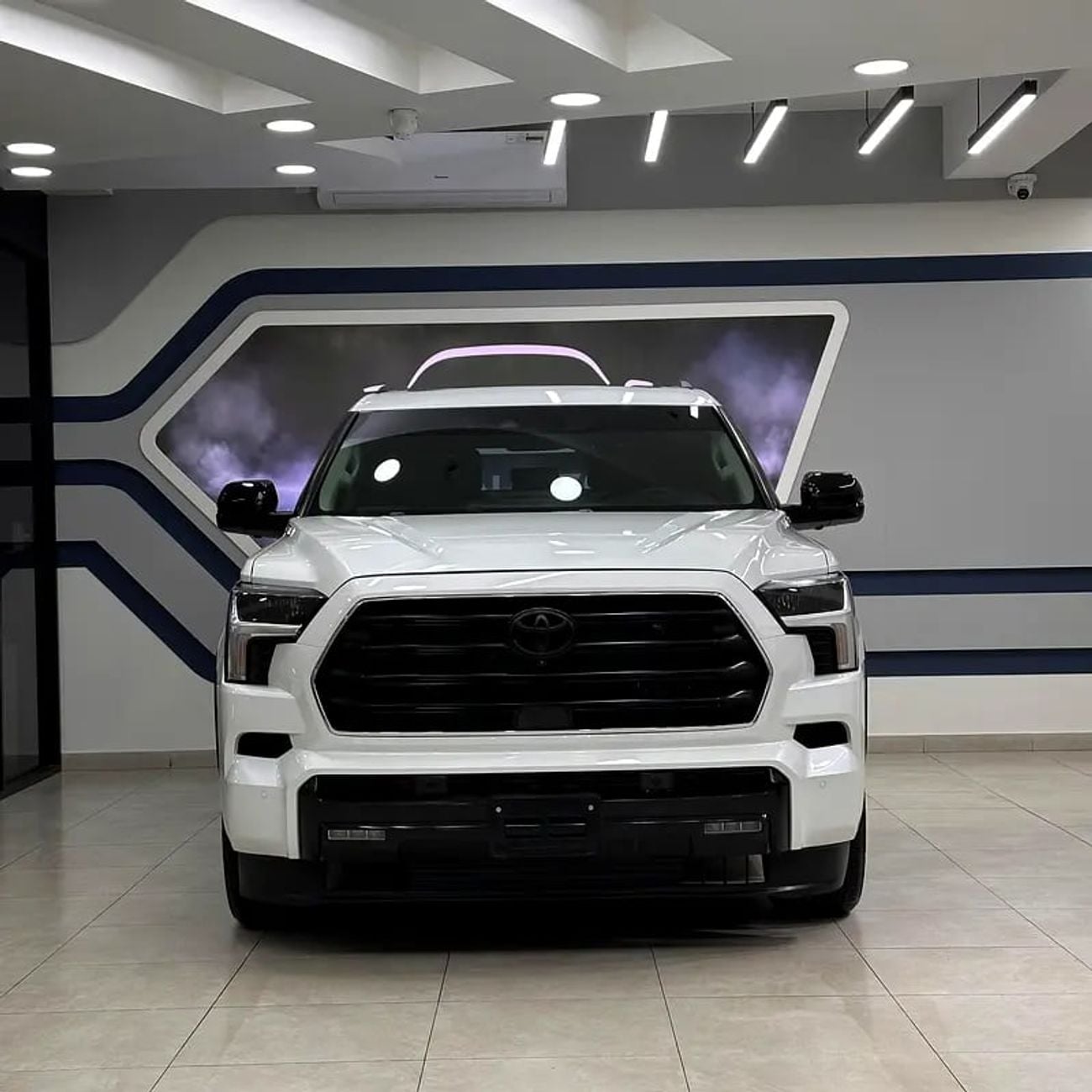 تويوتا سيكويا Limited 5.7L Limited hybrid