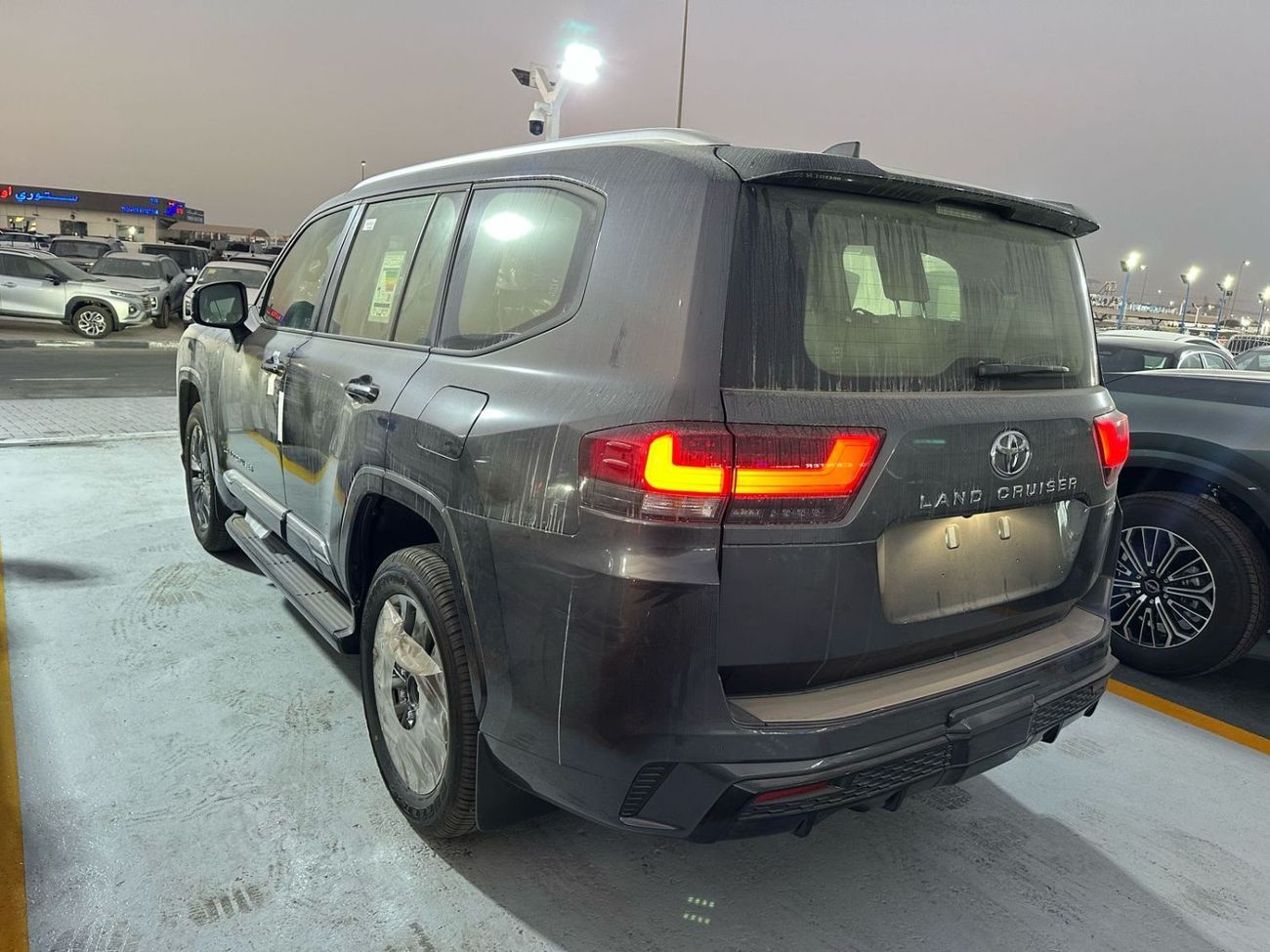 تويوتا لاند كروزر GXR3 3.5L FULL WITH JBL AND BIG KIT