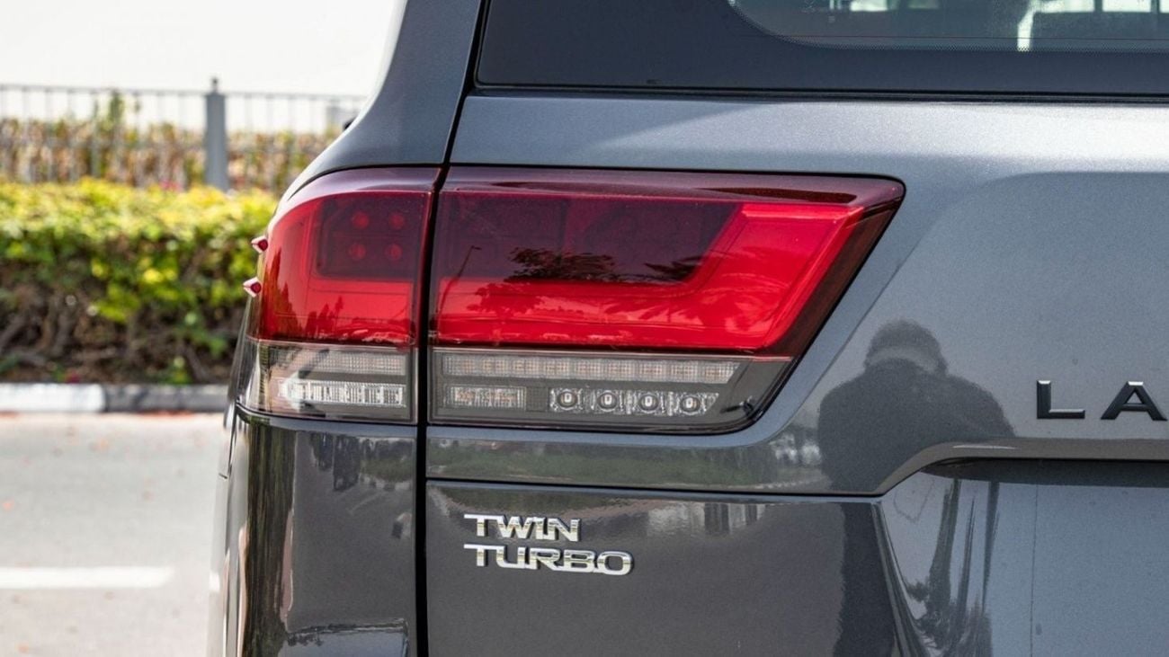تويوتا لاند كروزر LAND CRUISER GR SPORT TWIN TURBO 3.5 PETROL 2023