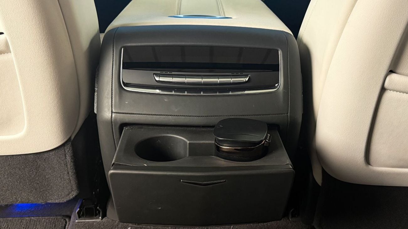 كاديلاك إسكالاد Cadillac Escalade 600 - 6 Seats - 2025