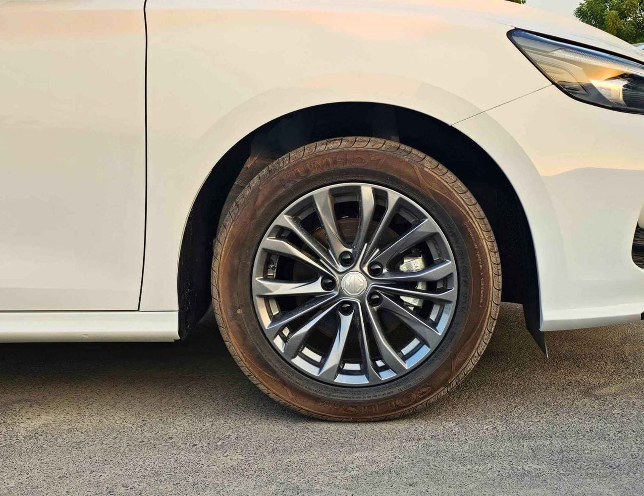 أم جي 5 180DVVT LUXURY / 1.5L PETROL / SUNROOF / LEATHER SEATS / FRONT & REAR CAMERA (CODE#MG5GF)