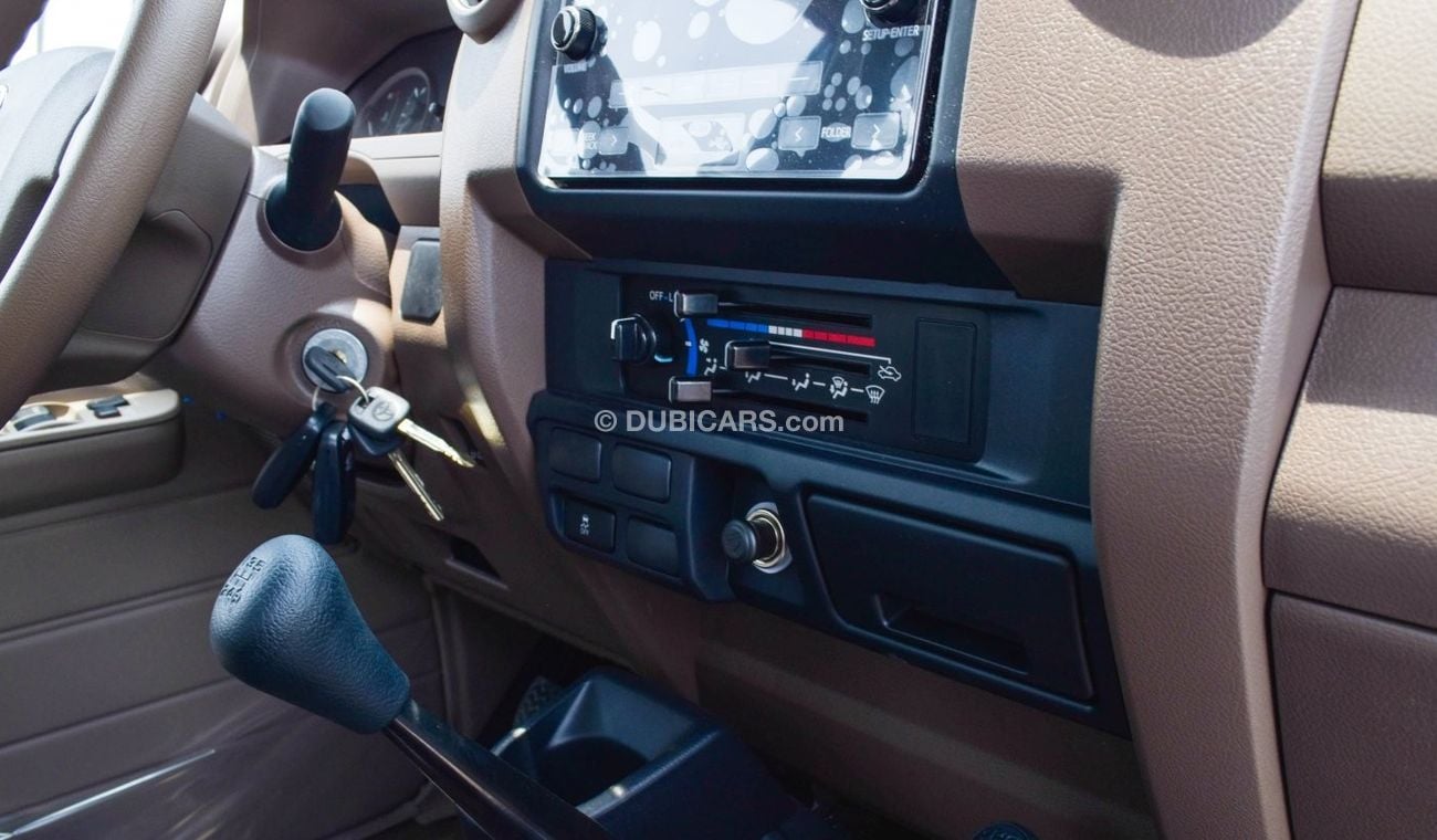Toyota Land Cruiser Pick Up V6 4.0 L Petrol Double Cabin ,4/4,winch ,Hub lock,power window , wooden interior