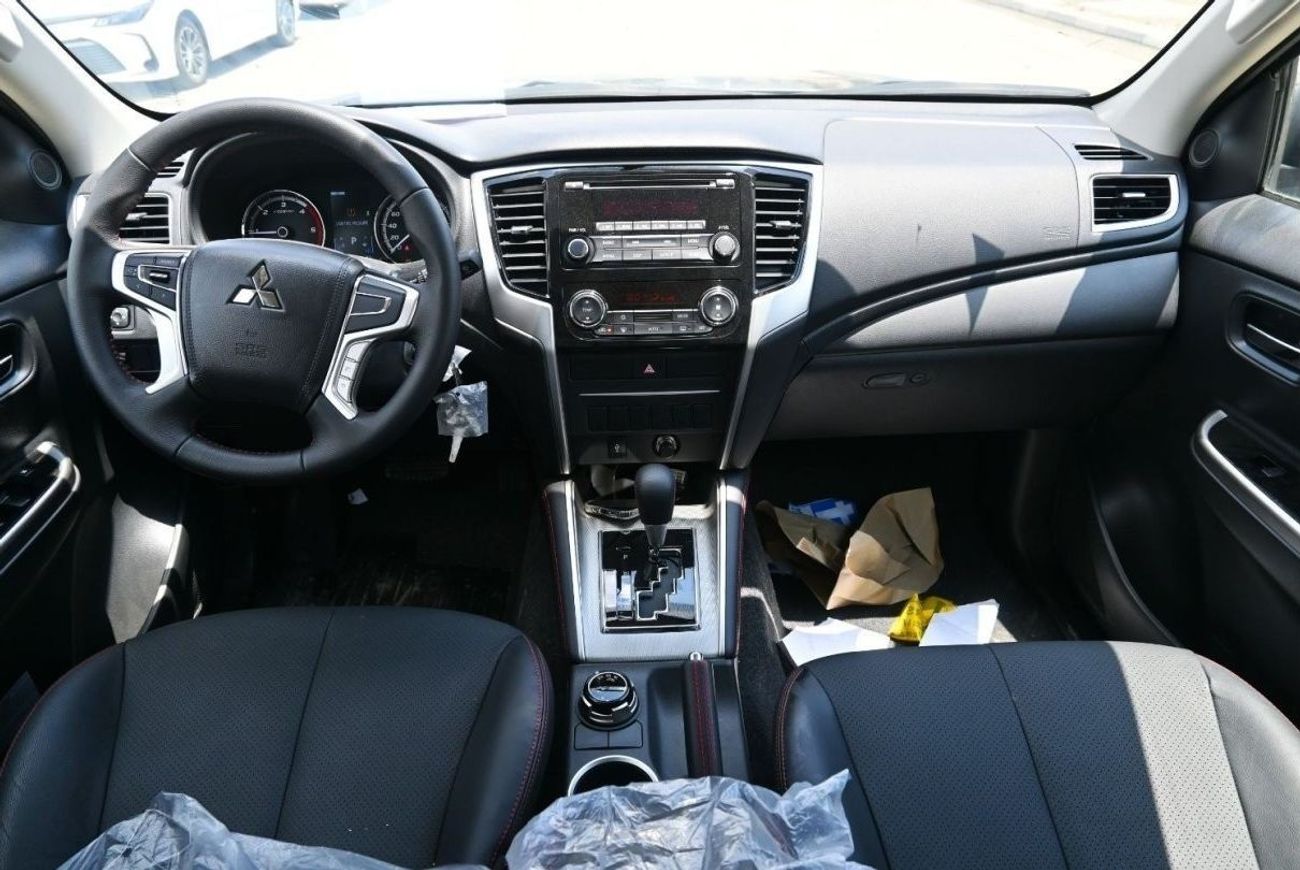 ميتسوبيشي L200 ميتسوبيشي L200 ديزل فل أوبشن أوتوماتيك 2.4 لتر أسود من الخارج أسود من الداخل