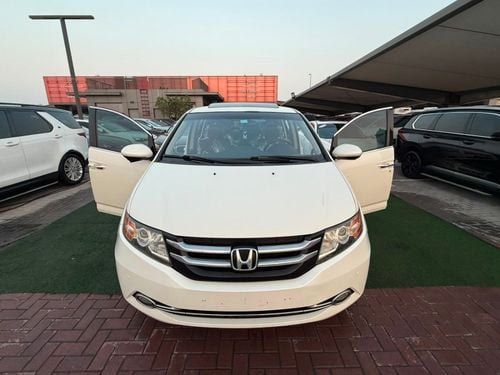 Honda Odyssey TOURING fully loaded in showroom condition