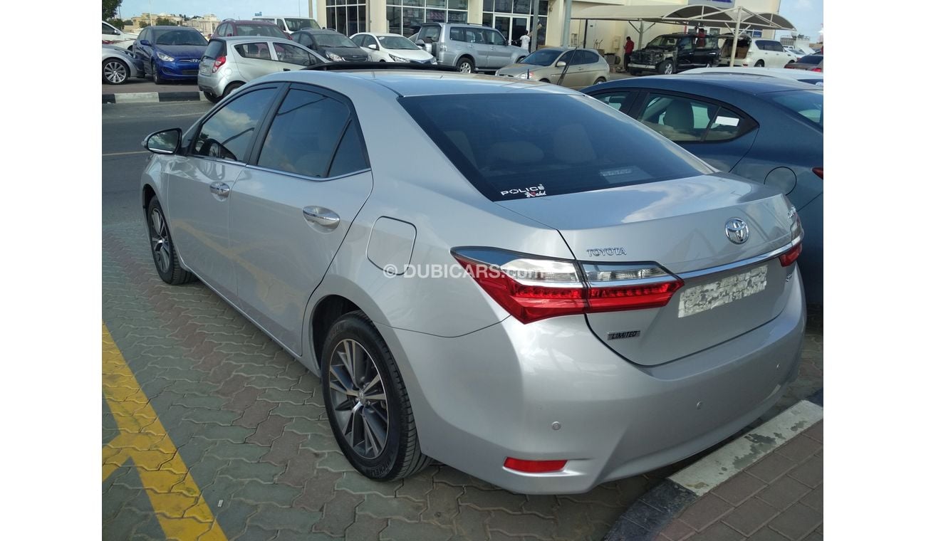 تويوتا كورولا 2017 سلفر خليجى تحت الضمان بصمة فتحة سقف حالة وكالة بدون صبغ بدون حوادث ممتاذة ماشية قليل