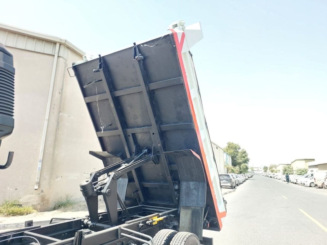 ميتسوبيشي فايتر MITSUBISHI FIGHTER DUMPER TRUCK RHD 2003 MODEL 8.2 L DIESEL MANUAL(PM60964)