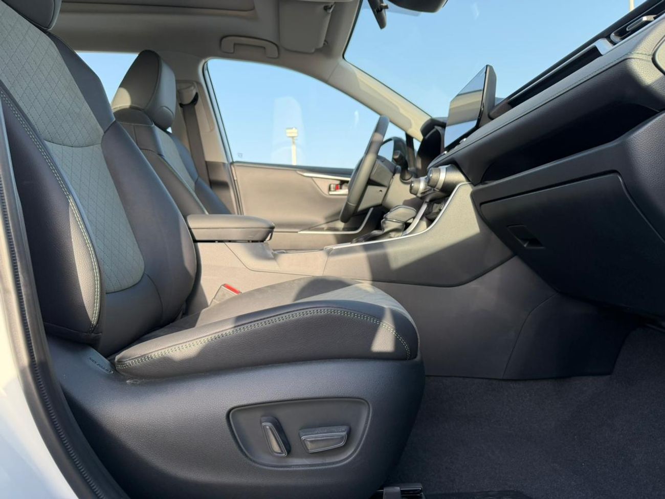تويوتا راف ٤ Adventure 2.0L Petrol 2024 Export Price @ 93,000 AED