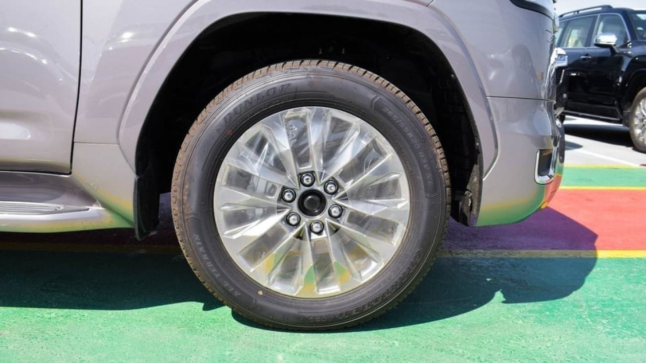 تويوتا لاند كروزر Toyota Land Cruiser LC300 VXR 3.3 Diesel Twin Turbo Color Bronze Interior Beige