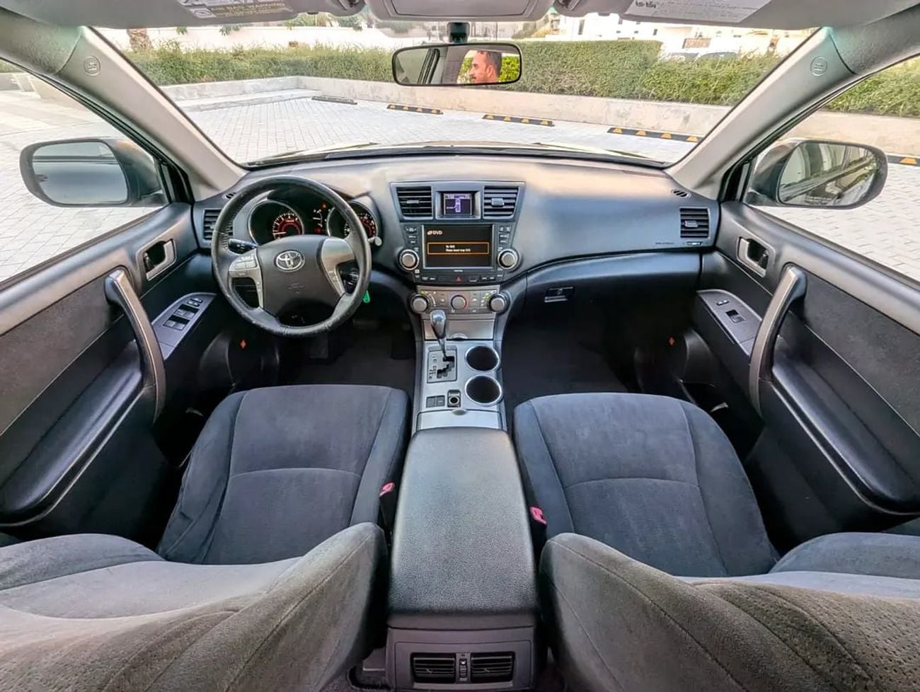تويوتا هايلاندر V6 | 3.5L V6 | Spacious &amp; Reliable Family SUV