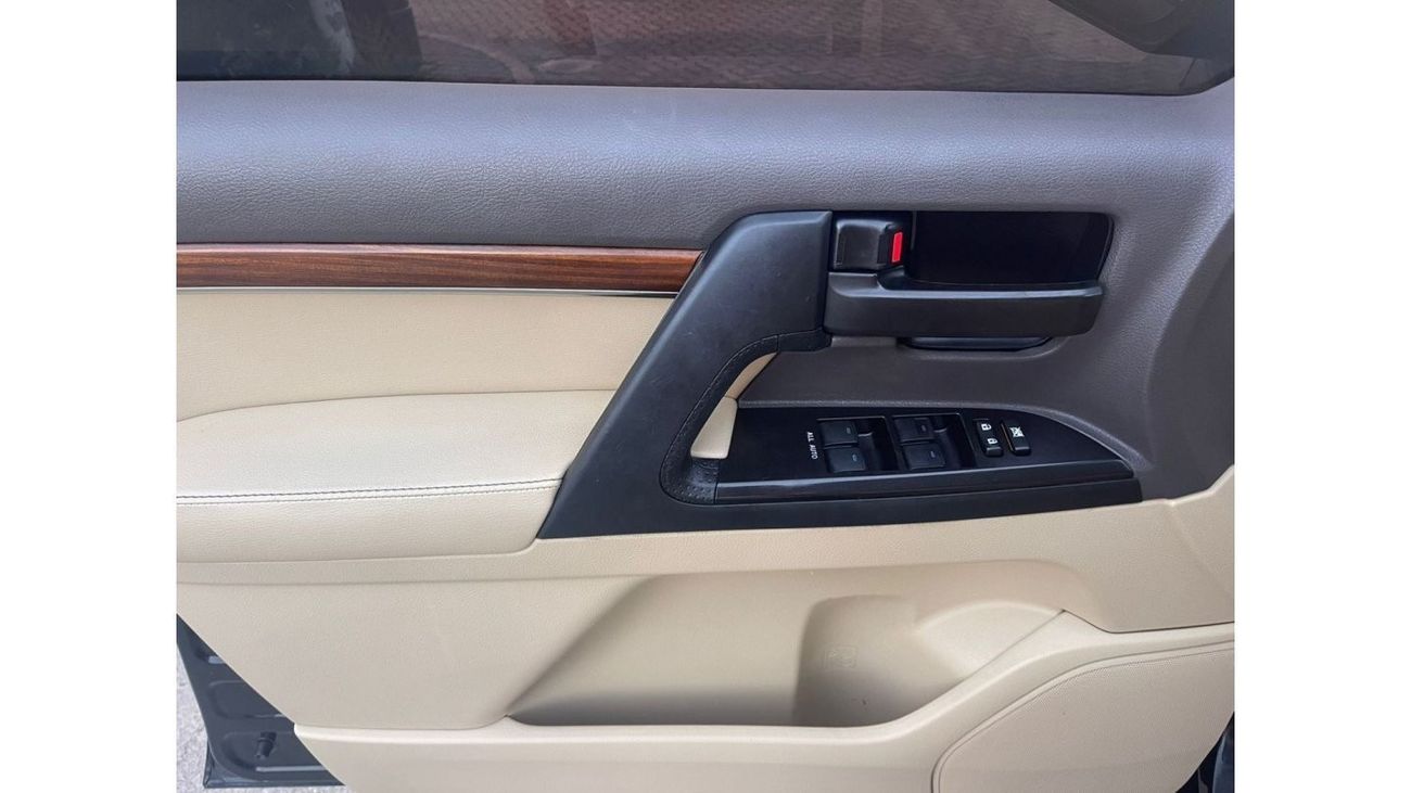 Toyota Land Cruiser 2016 Toyota Land Cruiser GXR (J200), 5dr SUV, 4.6L 8cyl Petrol, Automatic, Four Wheel Drive. clean c