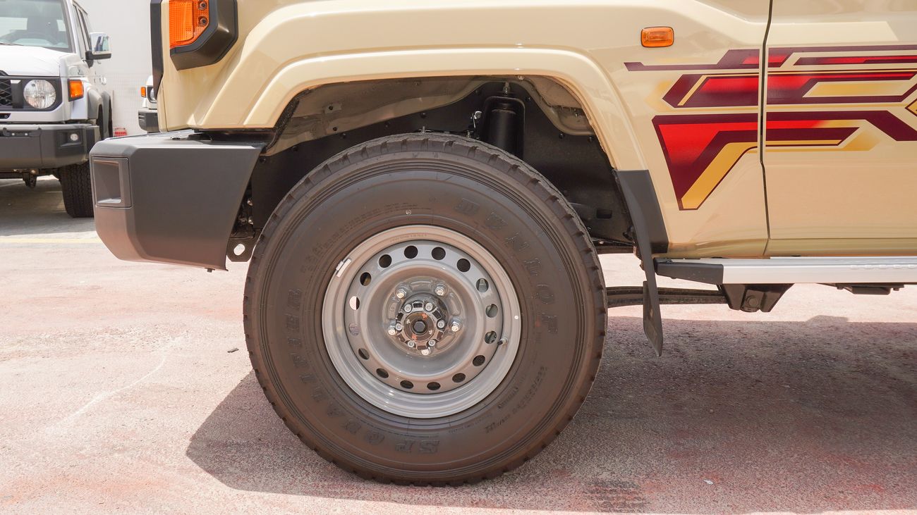 Toyota Land Cruiser 70 LX 4.0L M/T