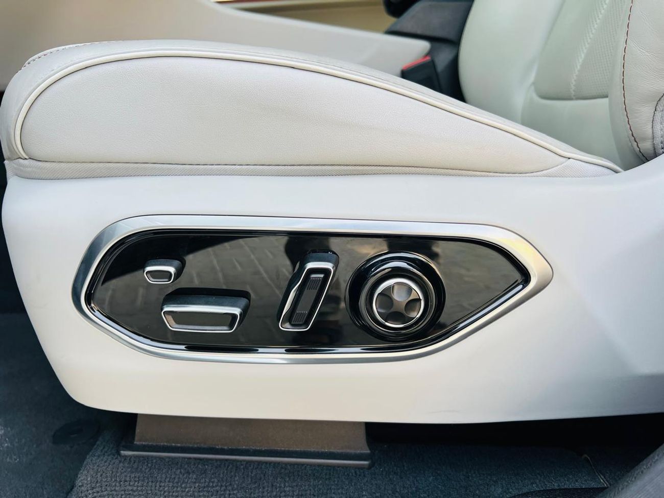 جيب جراند شيروكي Overland 3.6L