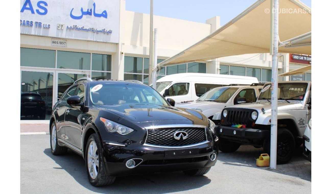 Infiniti QX70 Luxury ACCIDENTS FREE - GCC- CAR IS IN PERFECT CONDITION INSIDE  AND OUTSIDE