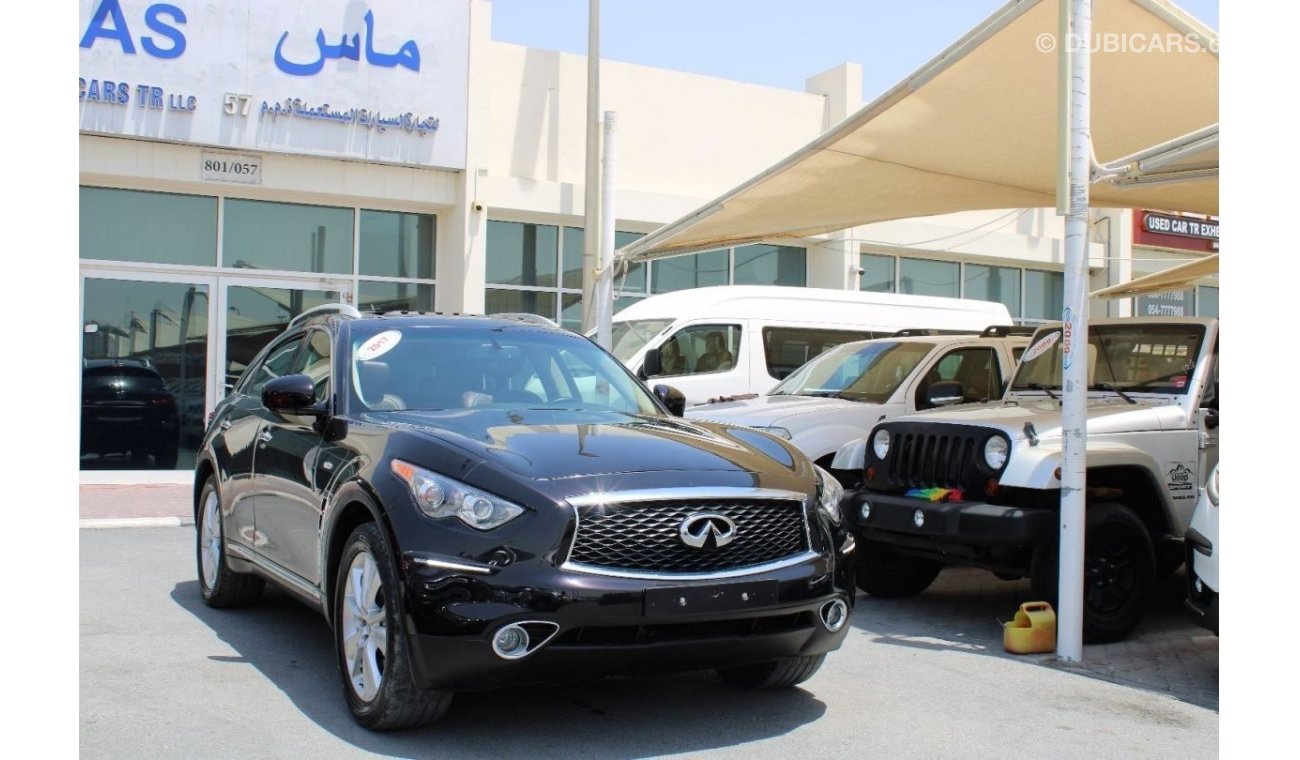 إنفينيتي QX70 لاكجري السياره بدون حوادث - خليجي - رقم واحد فول- سبورت- السياره بحاله الوكاله من الداخل والخارج