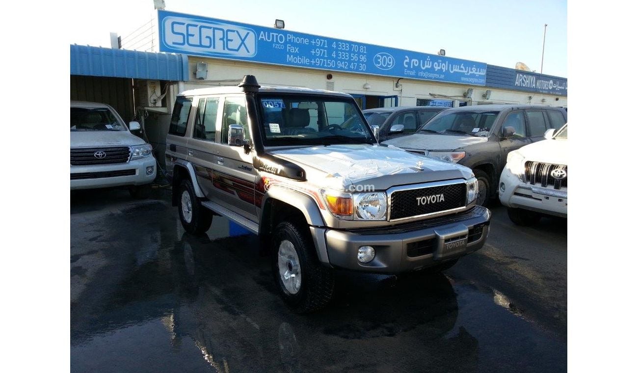 تويوتا لاند كروزر Hard Top 76 LX 10, Petrol engine, 10 Seats