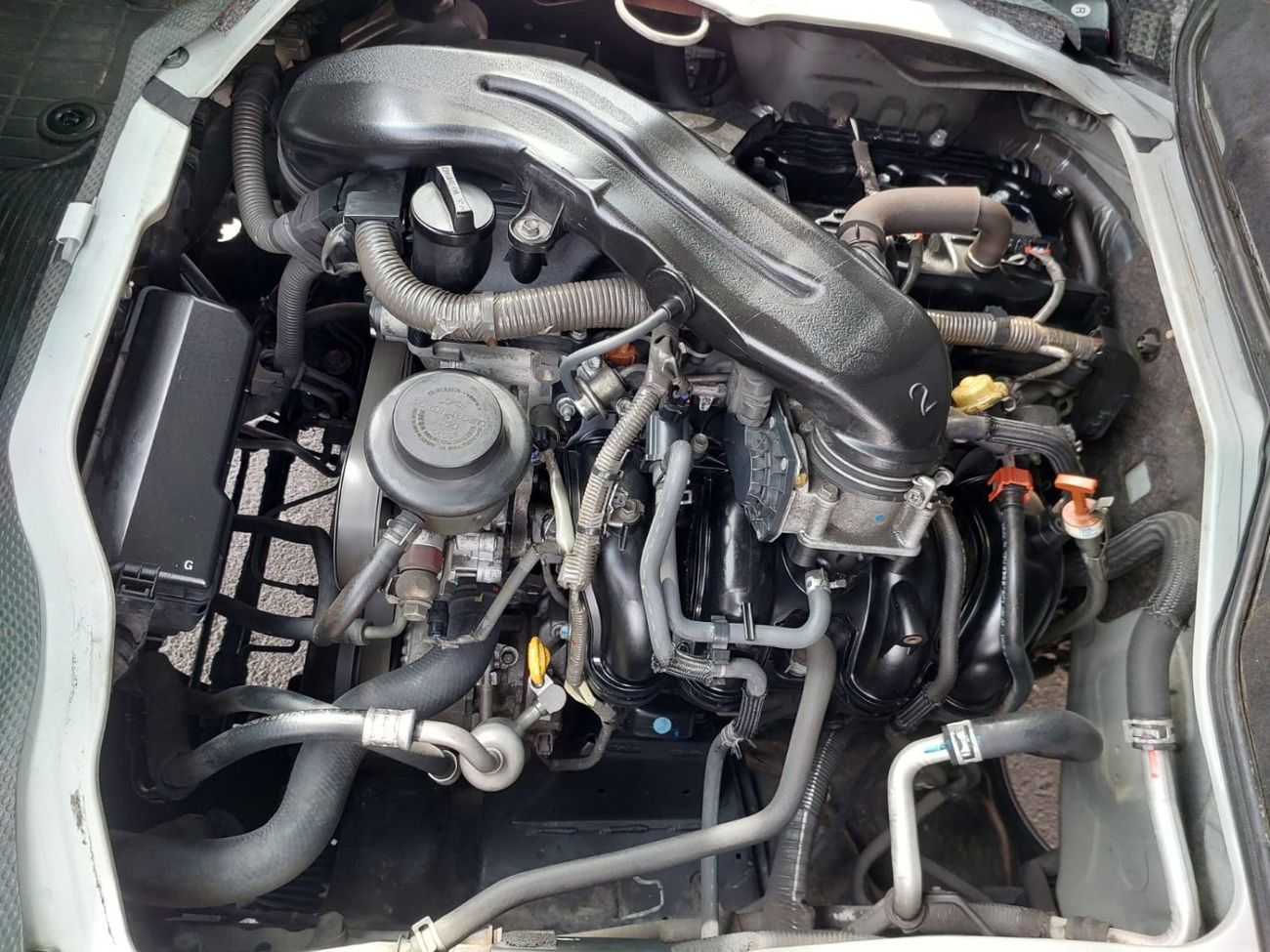 Toyota Hiace TOYOTA HIACE COMMUTER VAN RHD 2014 MODEL 2.7 L PETROL AUTOMATIC(PM47858)