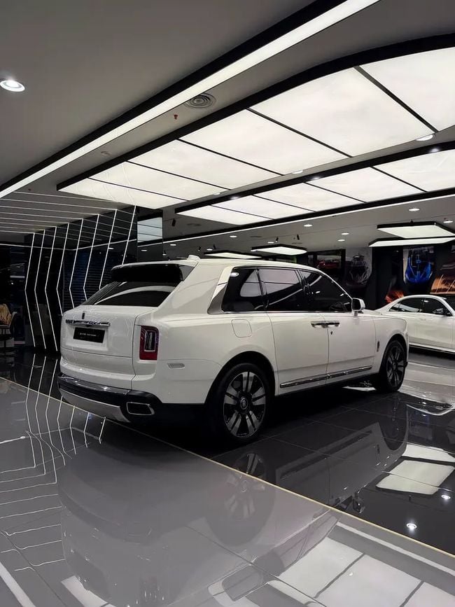 Rolls-Royce Cullinan Rolls Royce Cullinan GCC MINT CONDITION, миниатюра 27