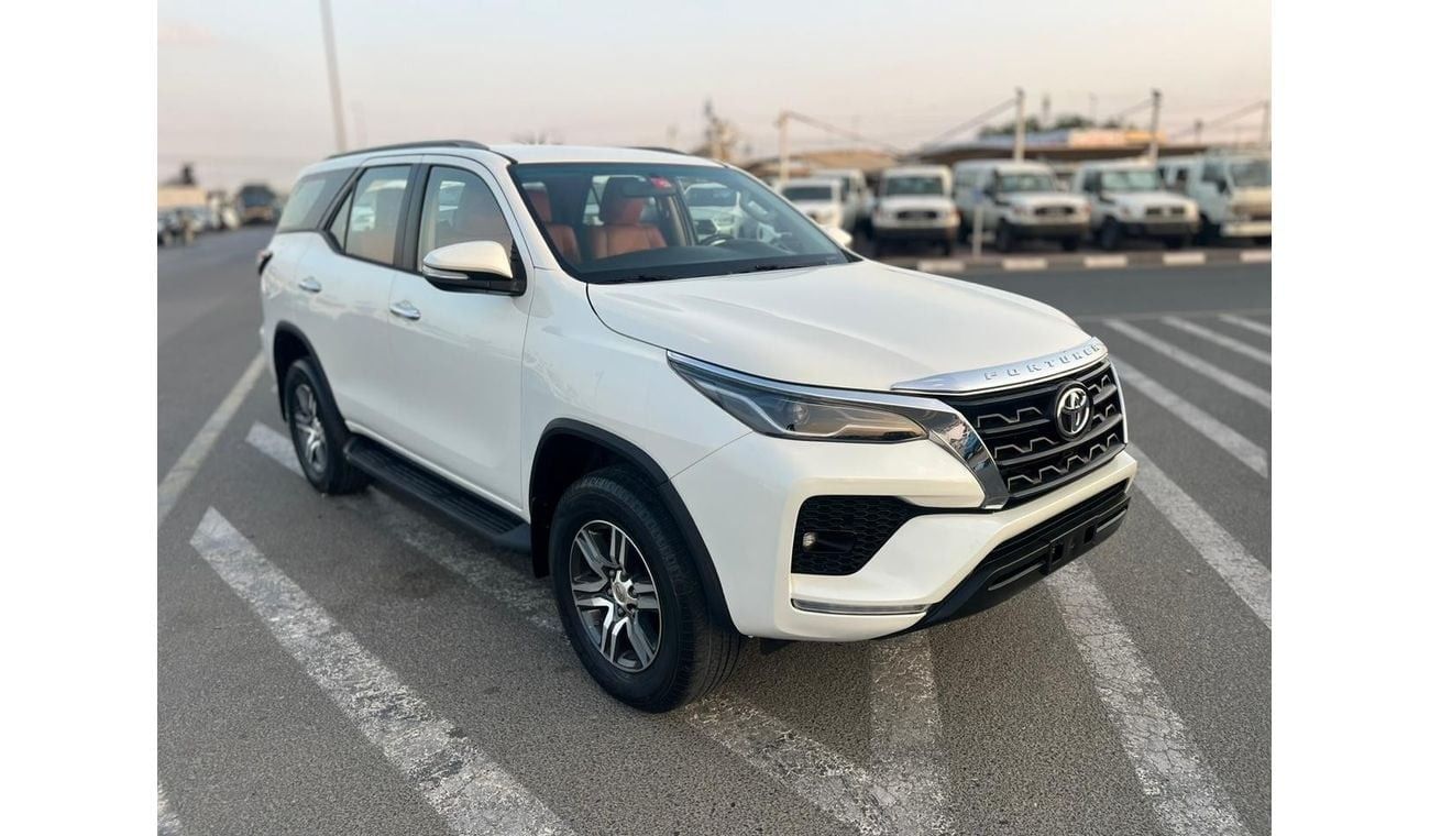 Toyota Fortuner 2017 TOYOTA FORTUNER GXR V6 4X4  FULL OPTION - PUSH START - LEATHER SEATS - REAR CAM - STEERING GEAR