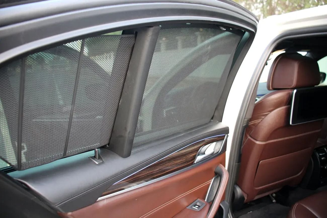 بي أم دبليو 550i M550i xDrive V8 | GCC Specs | Pristine Condition