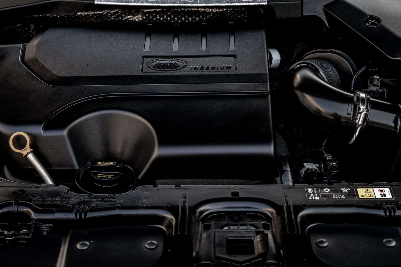 لاند روفر رانج روفر إيفوك Range Rover Evoque R-Dynamic SE | 2,115 P.M | 0% Downpayment | Agency Service History