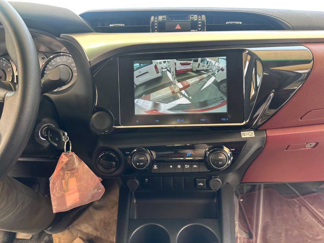 تويوتا هيلوكس HILUX D/C 4WD 2.7 GLXS-G A/T  SUPR WHITE | MAROON (No push start button)