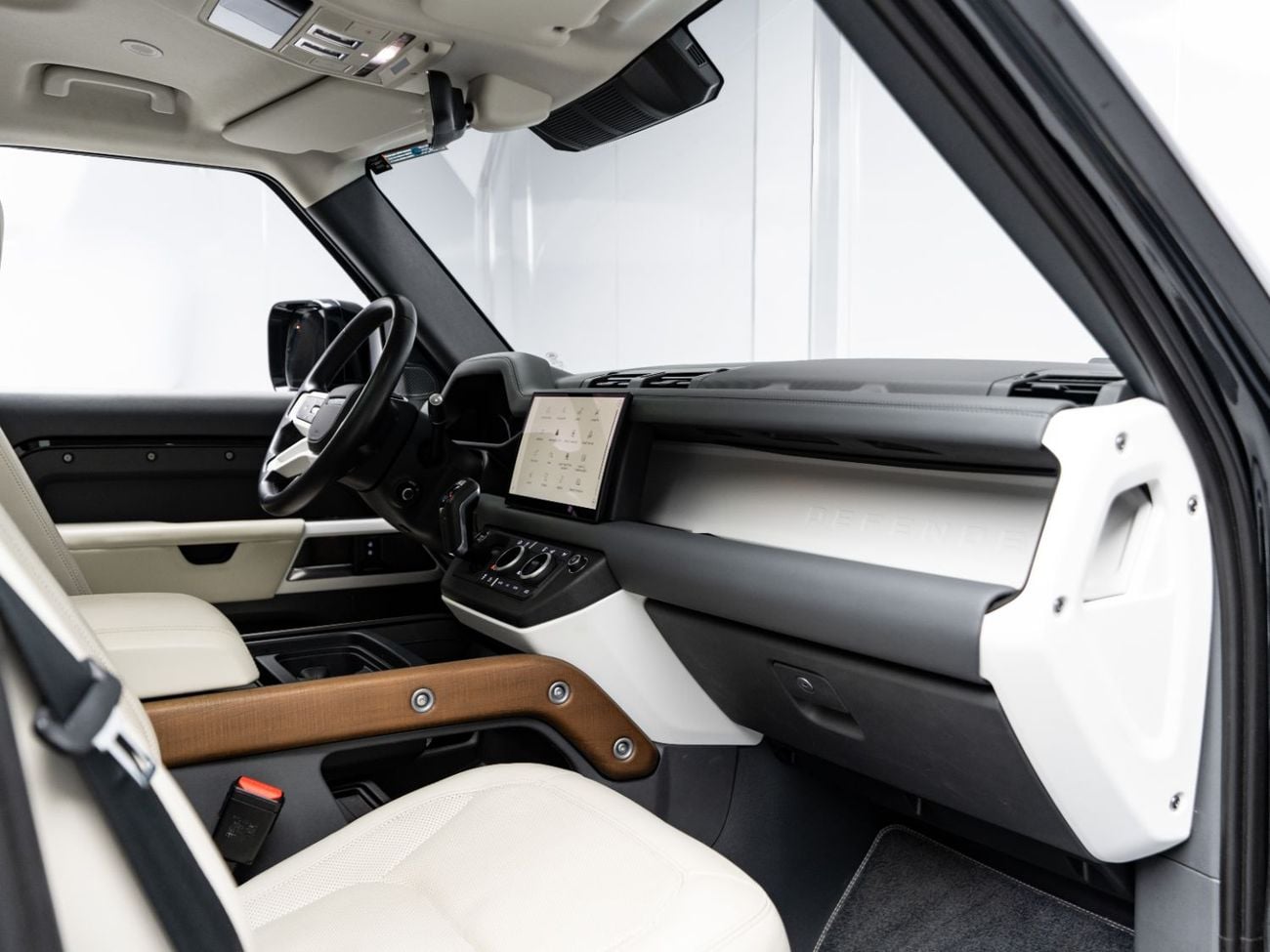 Land Rover Defender 110 HSE P400 BUY NOW, PAY 2027 | THE BLACKLINE STANDARD | 2028 Al Tayer Warranty, GCC