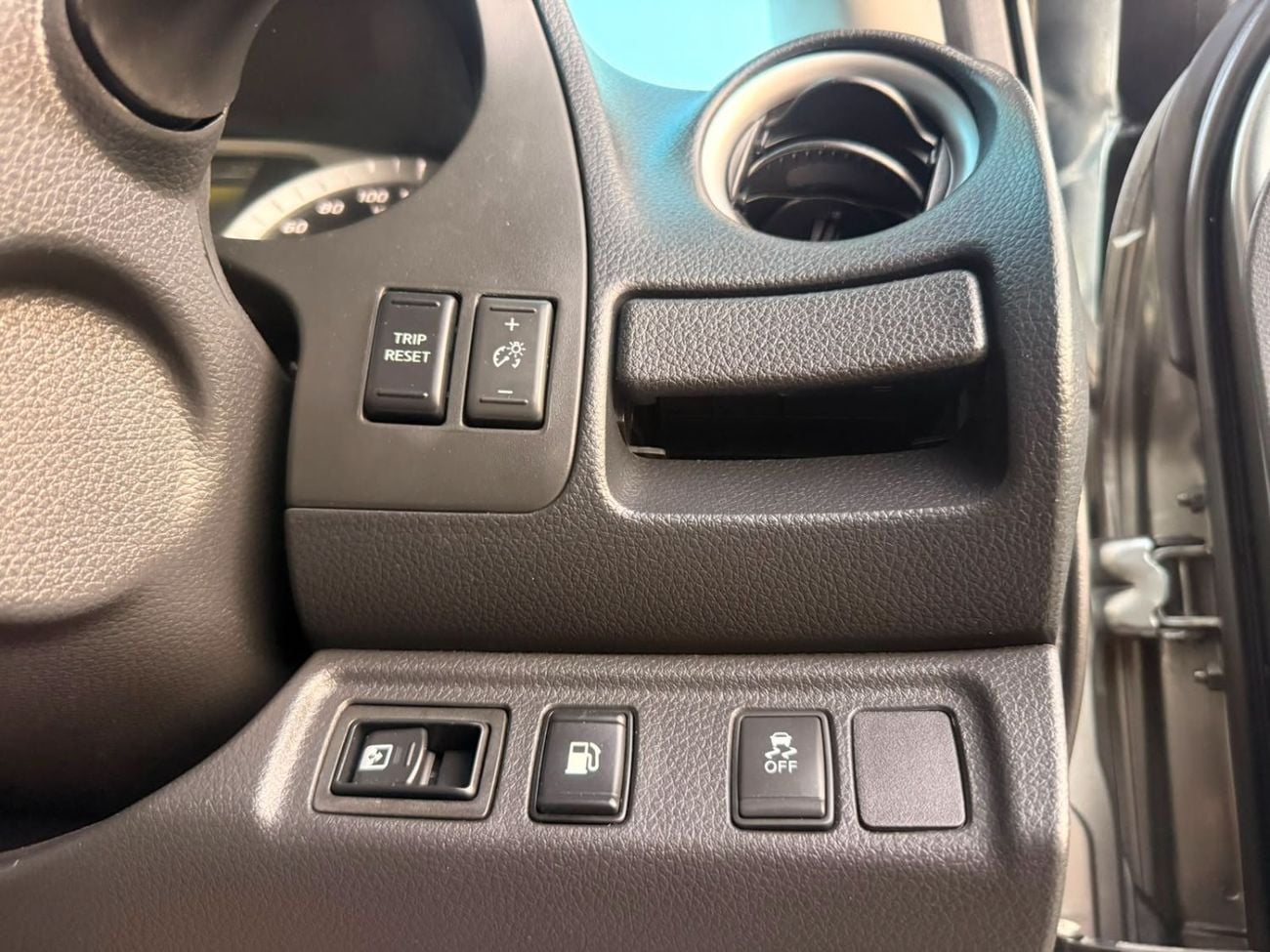 نيسان نافارا FACELIFTED TO 2024 MODEL | RHD | 2.3 DIESEL ENGINE | 4WD