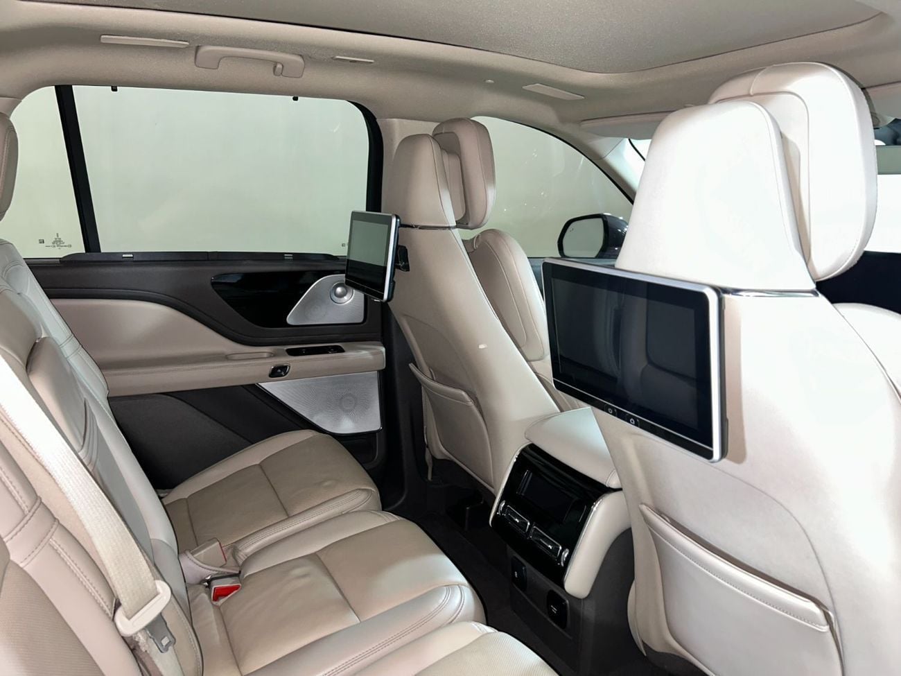 لينكولن أفياتور RESERVE 3.0L AVI421M / AL TAYER MOTORS AL QOUZ SHOWROOM