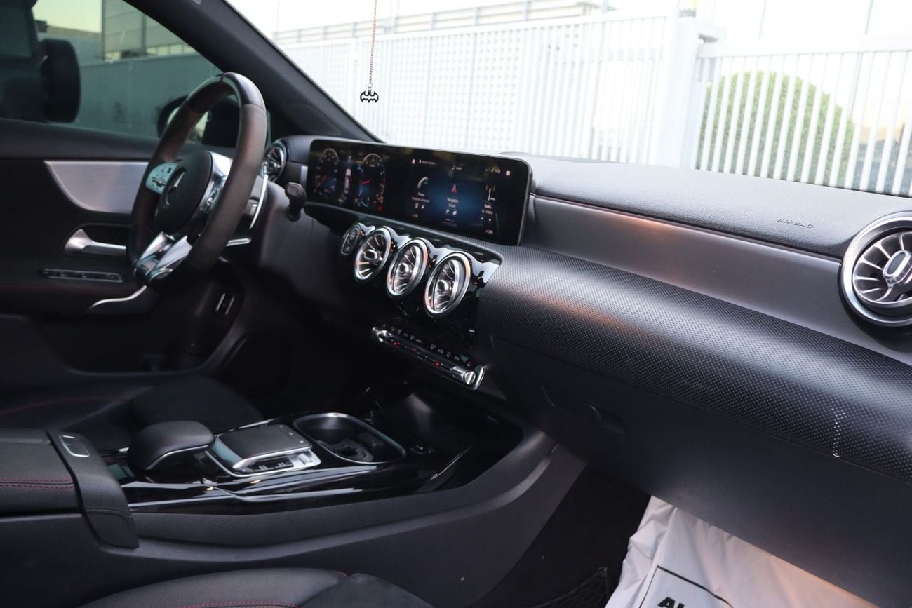 Mercedes Benz CLA35 AMG PREMIUM