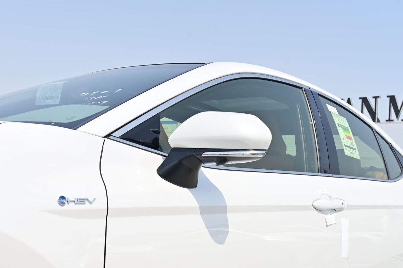 Toyota Camry LIMITED HEV Toyota Camry Limited 2.5L Hybrid, Model 2025, Color White