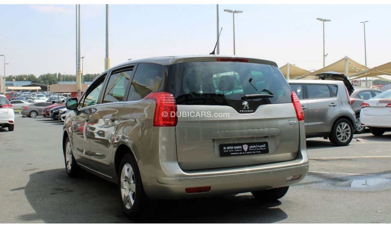 Peugeot 5008 Premium ACCIDENTS FREE - GCC- ORIGINAL PAINT - ENGINE 1600 CC - FULL OPTION - PERFECT CONDITION INSI