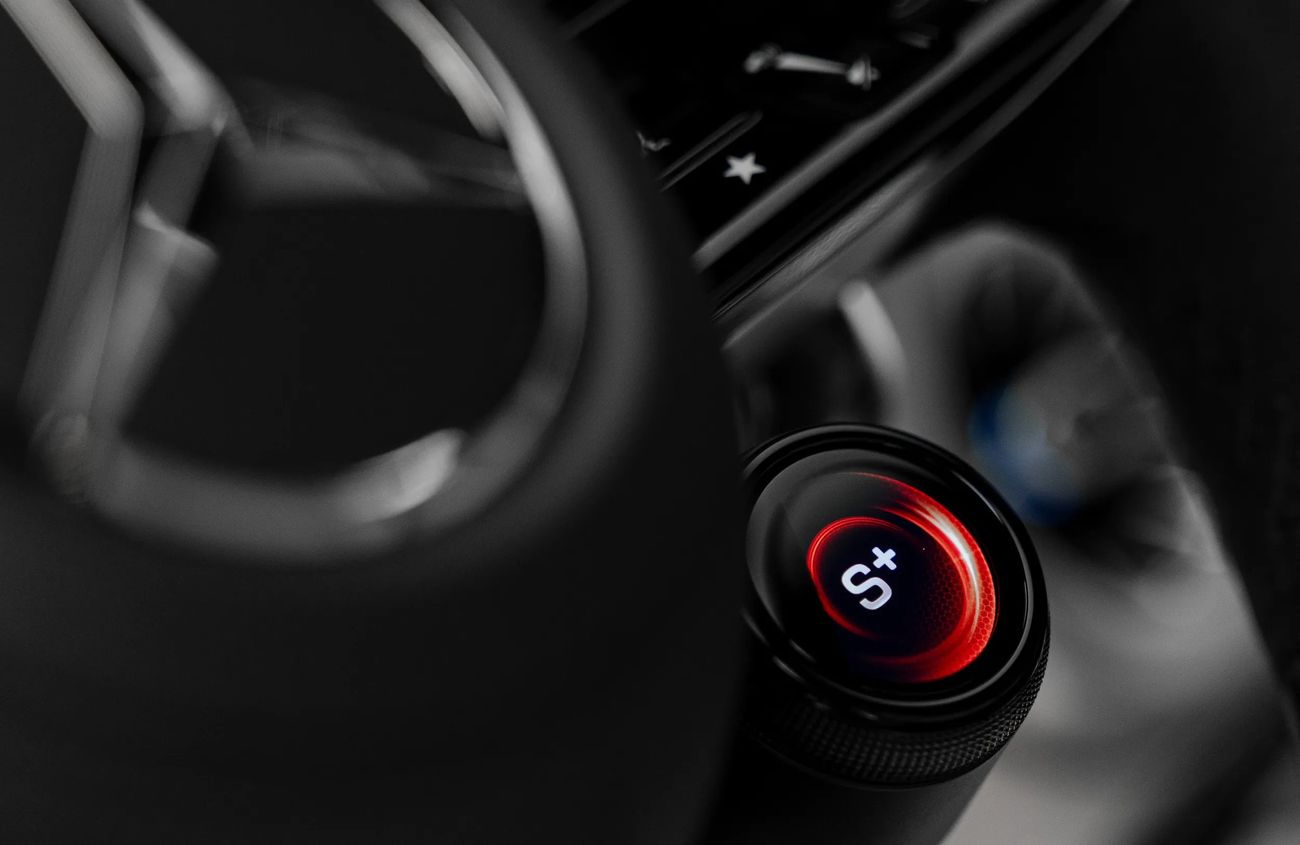 Mercedes-Benz G 63 AMG 4.0L V8 Twin-Turbocharged Engine + eMotor