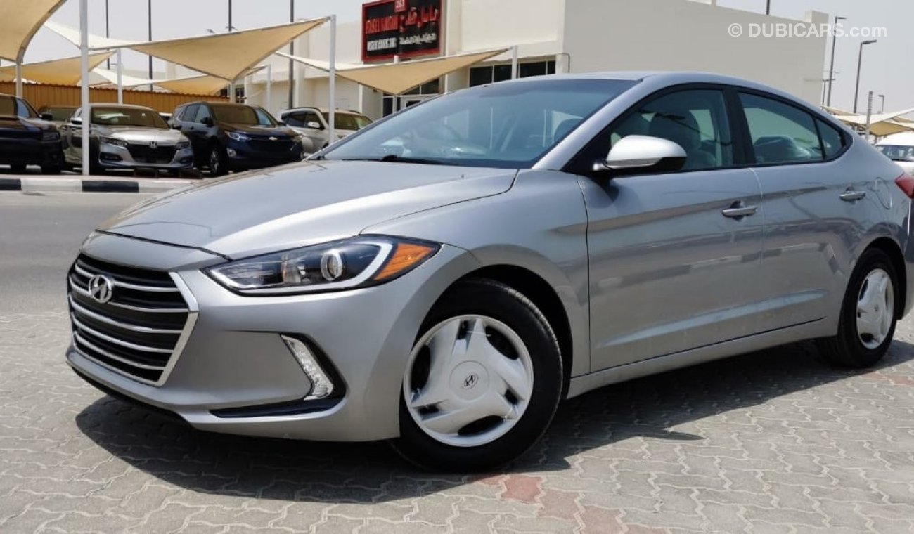 Hyundai Elantra SE - Very Clean Car