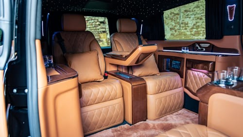 مرسيدس مايباخ V كلاس مايباخ 2.0 V300d AMG Line Extra-Long 2.0 | This car is in London and can be shipped to anywhere in the worl