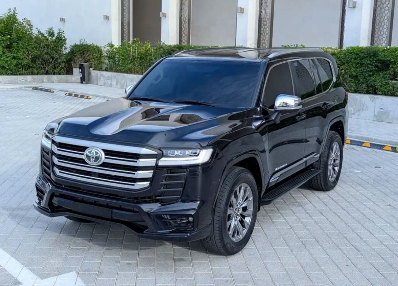 تويوتا لاند كروزر Toyota landcruise GXR 2022MODEL 4.0L v6 petrol Engine 299HP colour Black push start Transmission Aut